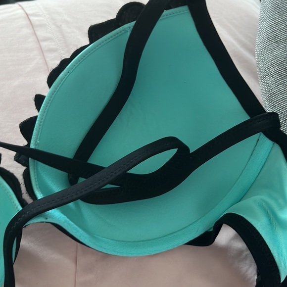 Turquoise bikini top so cute for summer - Picture 3 of 4